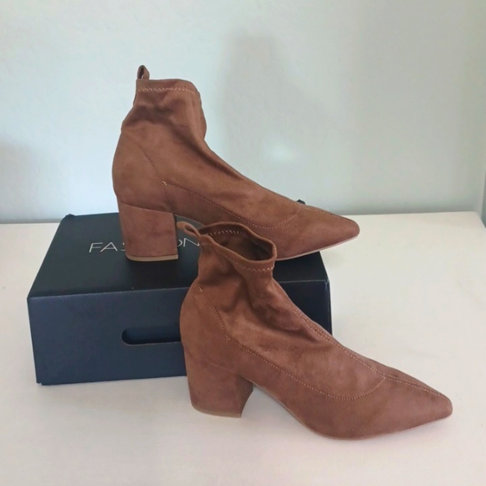 Fashion Nova size 7 taupe booties